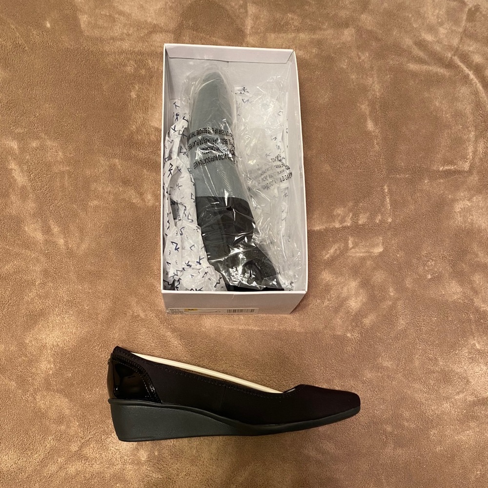 Anne Klein NWT black wedge size 9.5